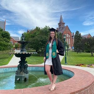 Meet your Posher, Claudia